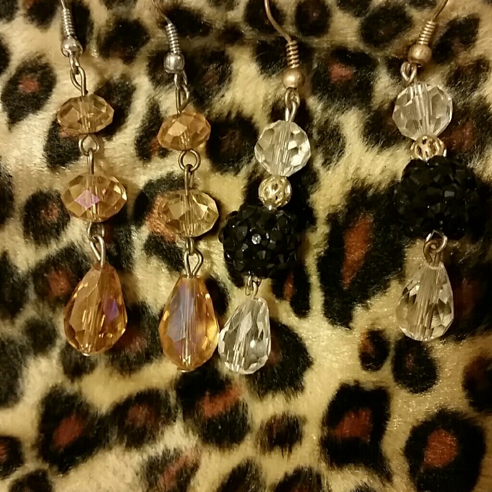 2 pr earrings